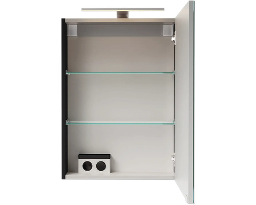 Armoire de toilette ouverte avec deux étagères en verre et éclairage