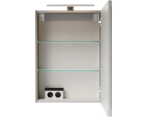 Armoire de toilette ouverte avec deux étagères en verre et éclairage