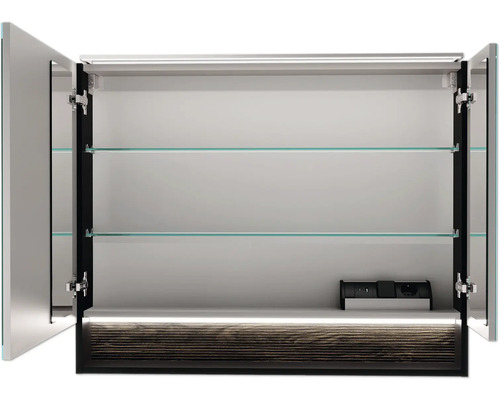 Armoire de toilette ouverte avec étagères en verre et éclairage