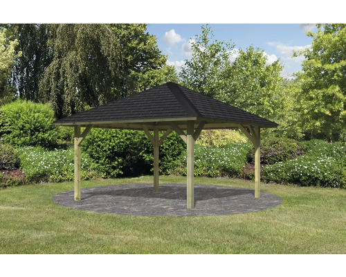 Holzpavillon mit dunklem Dach im Garten