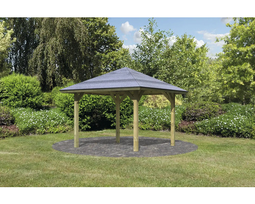 Gartenpavillon aus Holz mit dunklem Dach auf Rasenfläche