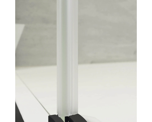 Barre lumineuse en plastique avec support noir