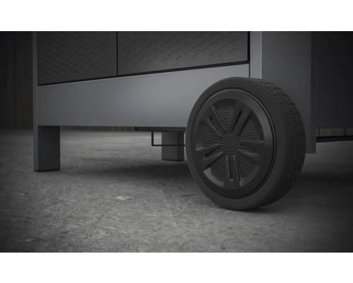 Detailaufnahme von einem Unterschrank mit Rollen