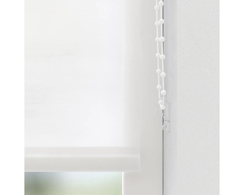 Weisse Fensterrollos mit Bedienkette