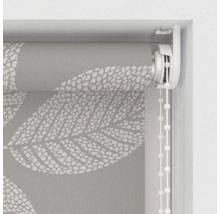 Store enrouleur avec motif de feuilles en position fermée