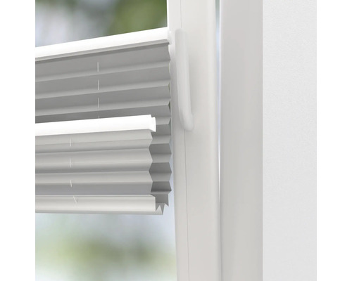 Detailansicht einer Fensterplisseeanlage