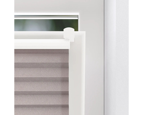 Detailansicht eines Plissees am Fenster