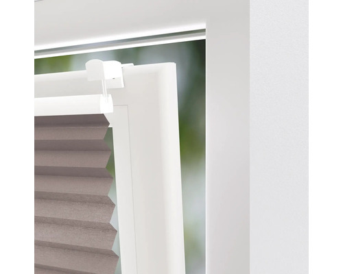 Detailansicht eines Plissees am Fenster