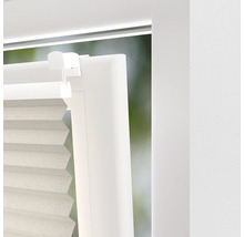 Detailansicht eines Faltstores am Fenster