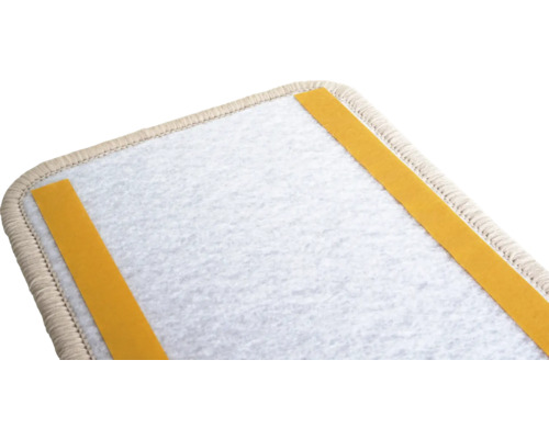 Marche d'escalier de tapis avec des bandes adhésives pour la fixation
