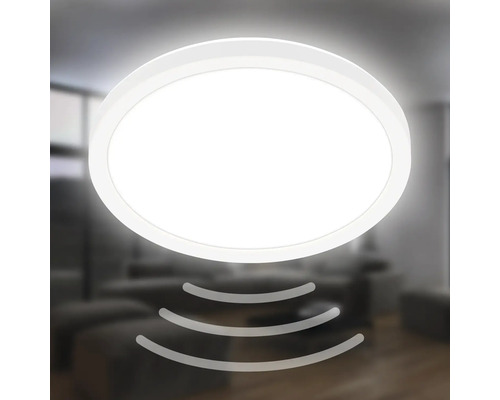 Plafonnier LED avec détecteur de mouvement dans un salon.