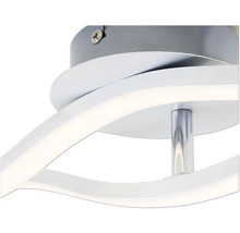Nahaufnahme einer LED-Deckenleuchte mit geschwungenem Design