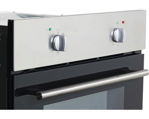 Nahaufnahme eines Backofens mit Drehknöpfen zur Temperatur- und Funktionswahl