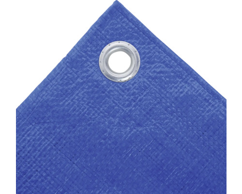 Detailaufnahme einer blauen Gewebeplane mit Öse