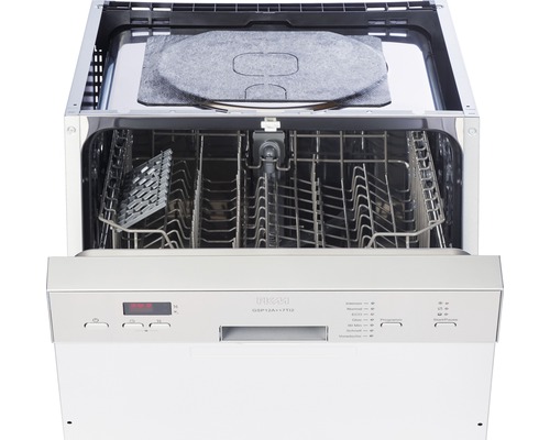 Lave-vaisselle ouvert avec paniers à vaisselle et panneau de commande