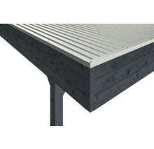 Detailansicht eines Carports mit Metalldach und Holzkonstruktion