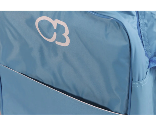 Hellblaue Sporttasche mit Reißverschluss und aufgedrucktem Logo