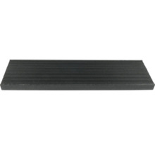 Schwarze Gummi-Treppenstufe mit geriffeltem Design