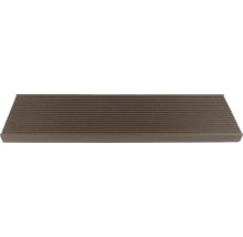 Geriffelte Terrassendiele aus Holz