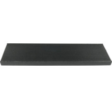 Schwarze Trittstufe mit Rillenprofil