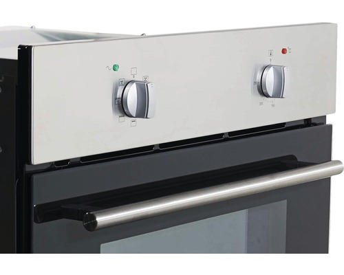 Nahaufnahme eines Backofens mit Drehknöpfen und Griff