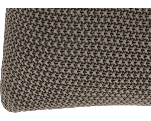 Nahaufnahme eines gestrickten Poufs