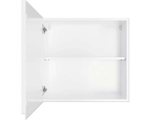Offener Badezimmerschrank mit einem Regal