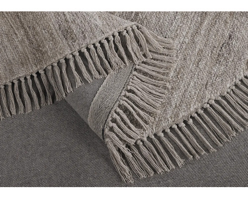 Vue détaillée d''un tapis avec des franges