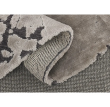 Teppich mit Muster, gerollt