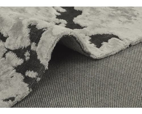 Gros plan d''un tapis à motifs