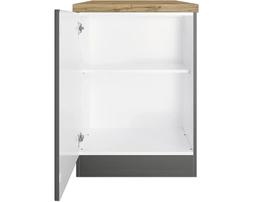 Armoire haute de cuisine ouverte avec étagères