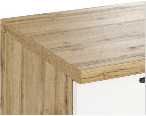 Detailansicht einer Kommode mit einer Holzplatte
