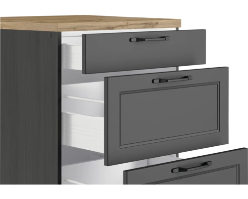 Armoire avec tiroirs ouverts pour rangement intérieur