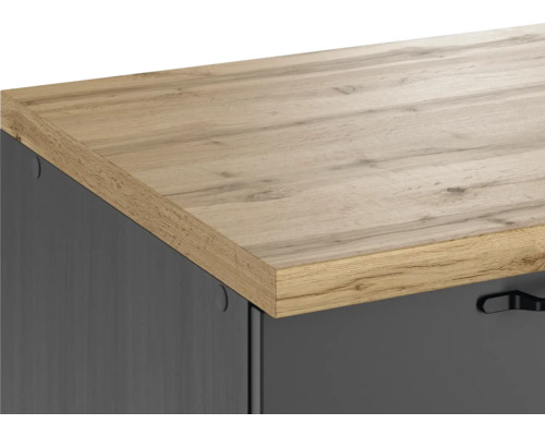 Vue détaillée d''une commode avec un plateau en bois