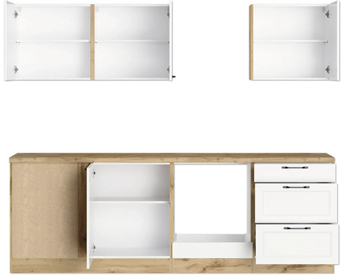 Küchenzeile mit offenen und geschlossenen Schränken und Schubladen