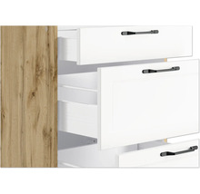 Commode avec plusieurs tiroirs ouverts