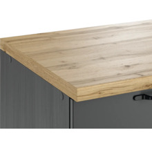 Vue détaillée d''une armoire avec un plateau en bois