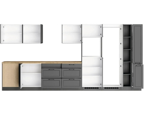 Küchenschränke mit offenen Türen und Schubladen