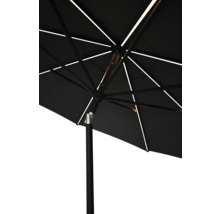 Vue de dessous d''un parasol avec éclairage LED