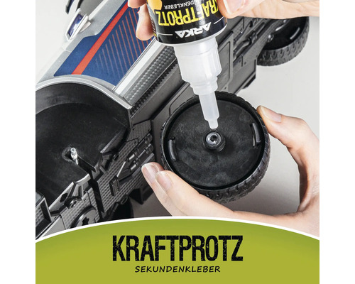 Auftragen von Sekundenkleber auf ein schwarzes Rad