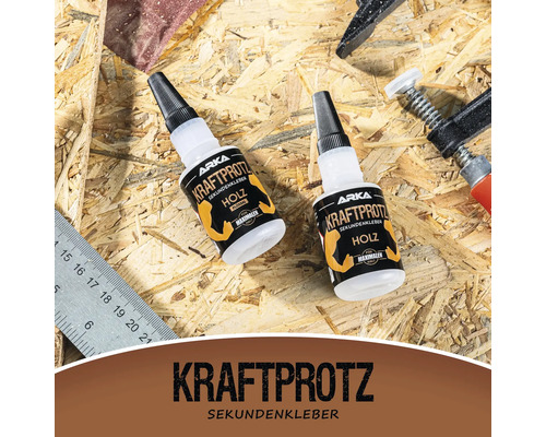 Zwei Flaschen Arka Kraftprotz Sekundenkleber Holz auf einem Holztisch