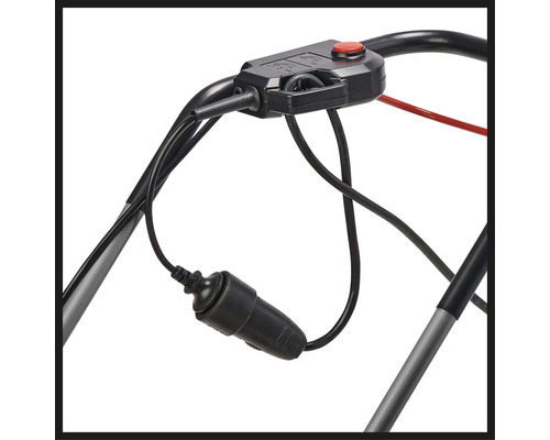 Detailansicht des Griffs eines Rasenmähers mit Schalter und Kabel
