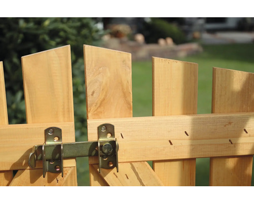 Vue détaillée d''une clôture en bois avec loquet
