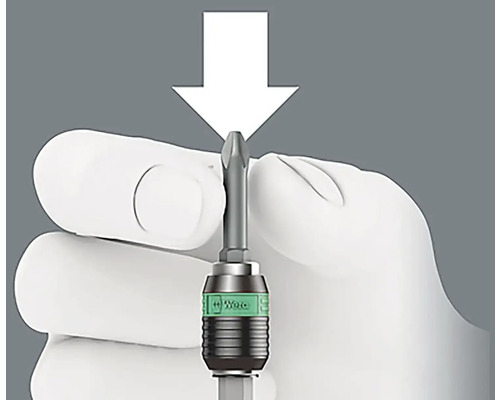 Un tournevis Wera est maintenu par une main et pressé vers le bas avec une flèche.