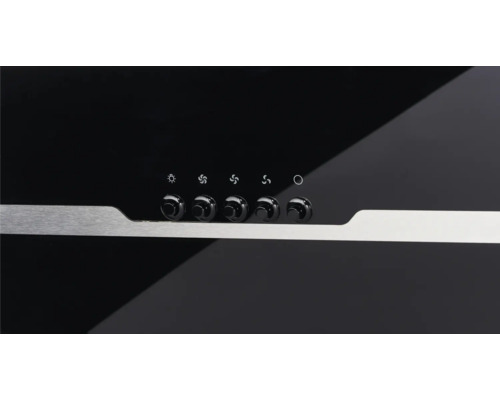 Dunstabzugshaube mit Bedienknöpfen für Beleuchtung und Lüfterstufen