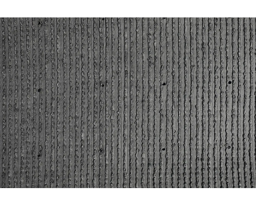 Vue détaillée d'un tapis en gazon synthétique avec motif linéaire