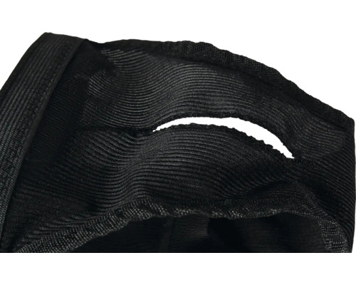 Gros plan d''un tissu noir avec une découpe