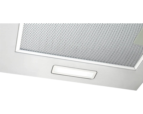 Detailansicht einer Dunstabzugshaube mit Metallfettfilter und Beleuchtung