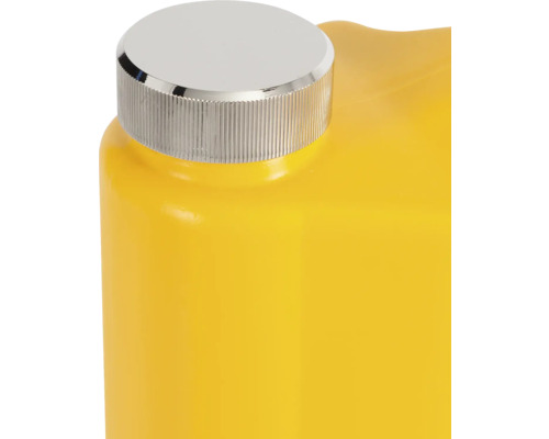 Vue détaillée d''un bidon jaune avec bouchon argenté