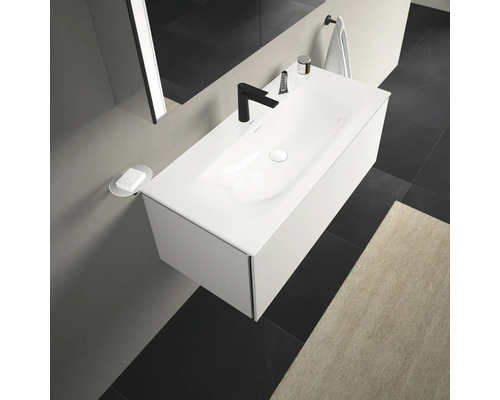 Salle de bain moderne avec meuble sous-lavabo blanc et robinet noir